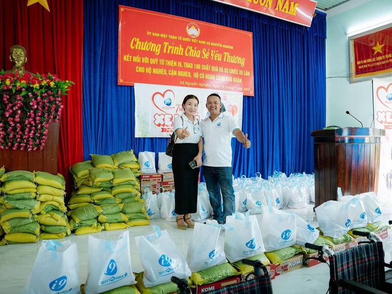 Hình ảnh tượng trưng cho cộng đồng và sự hỗ trợ chuyên nghiệp giúp người chơi TT88 vượt qua vấn đề cờ bạc