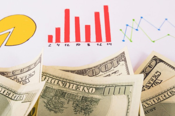 Hình ảnh người chơi TT88 đang học hỏi và chia sẻ kinh nghiệm, chiến lược trong diễn đàn.